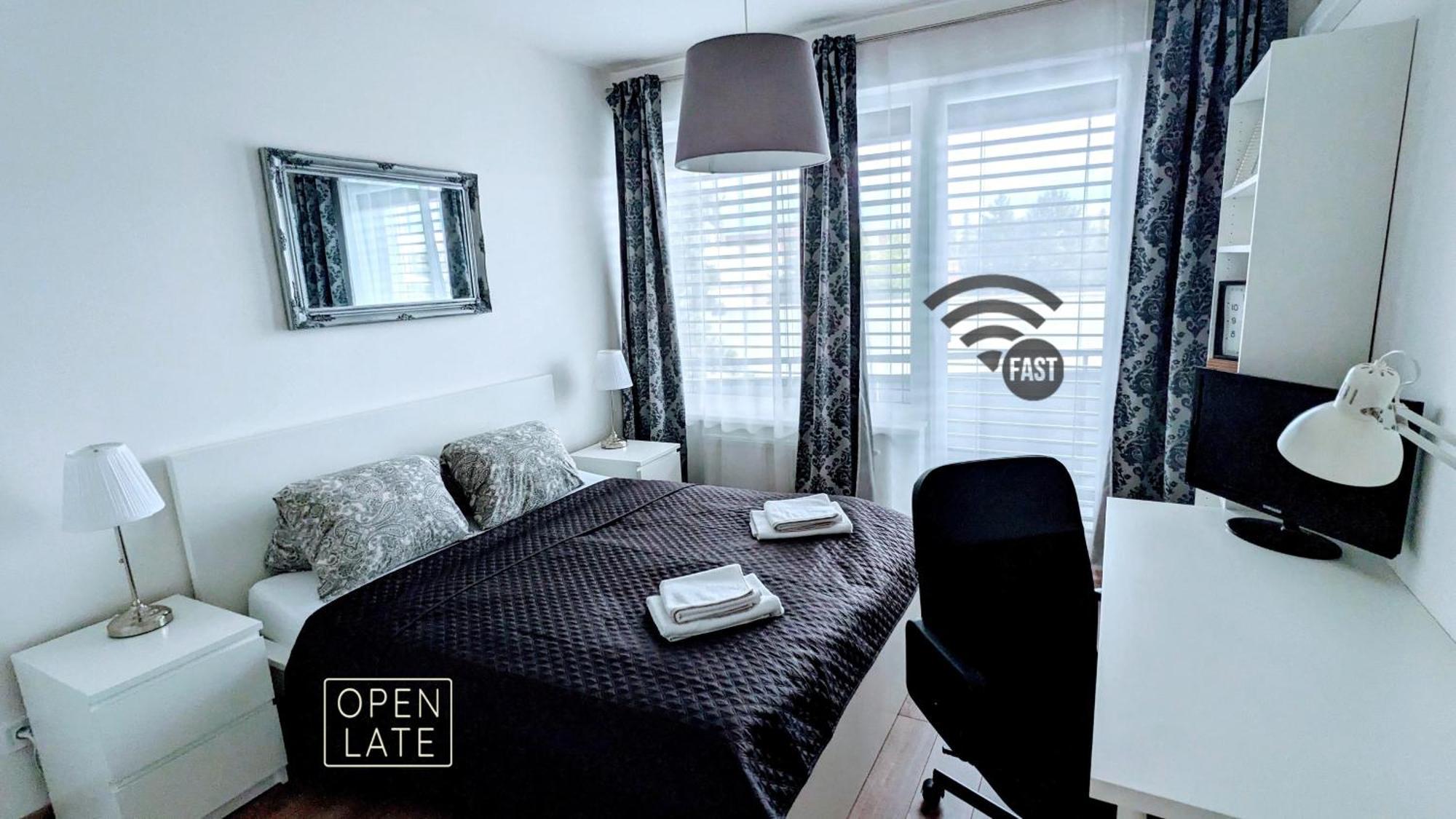 E2 Luxury Oldtown Apt - 2X Parking, Foodstore, Pcscreen, Netflix, Unlimited Music, Crib, Babychair, Fastwifi, Aircon Košice Exteriör bild